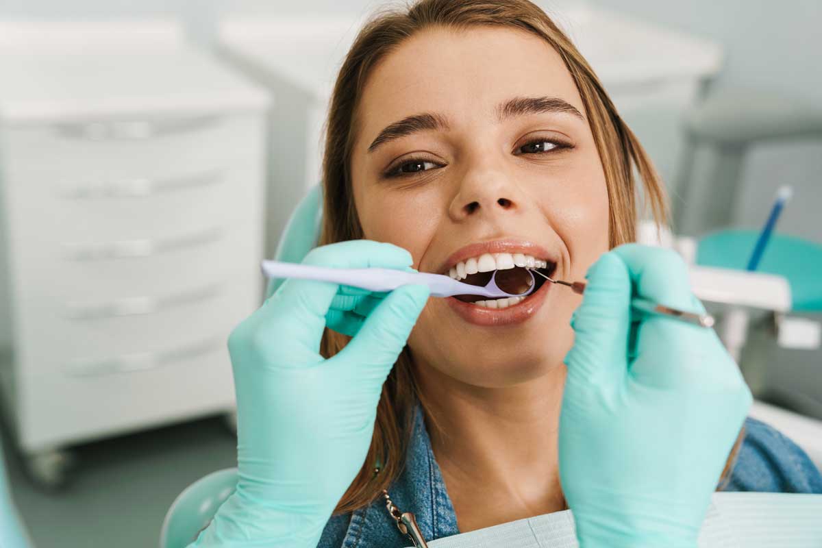 Inspecting teeth